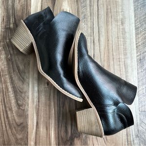 Universal Thread Black Booties | 8.5